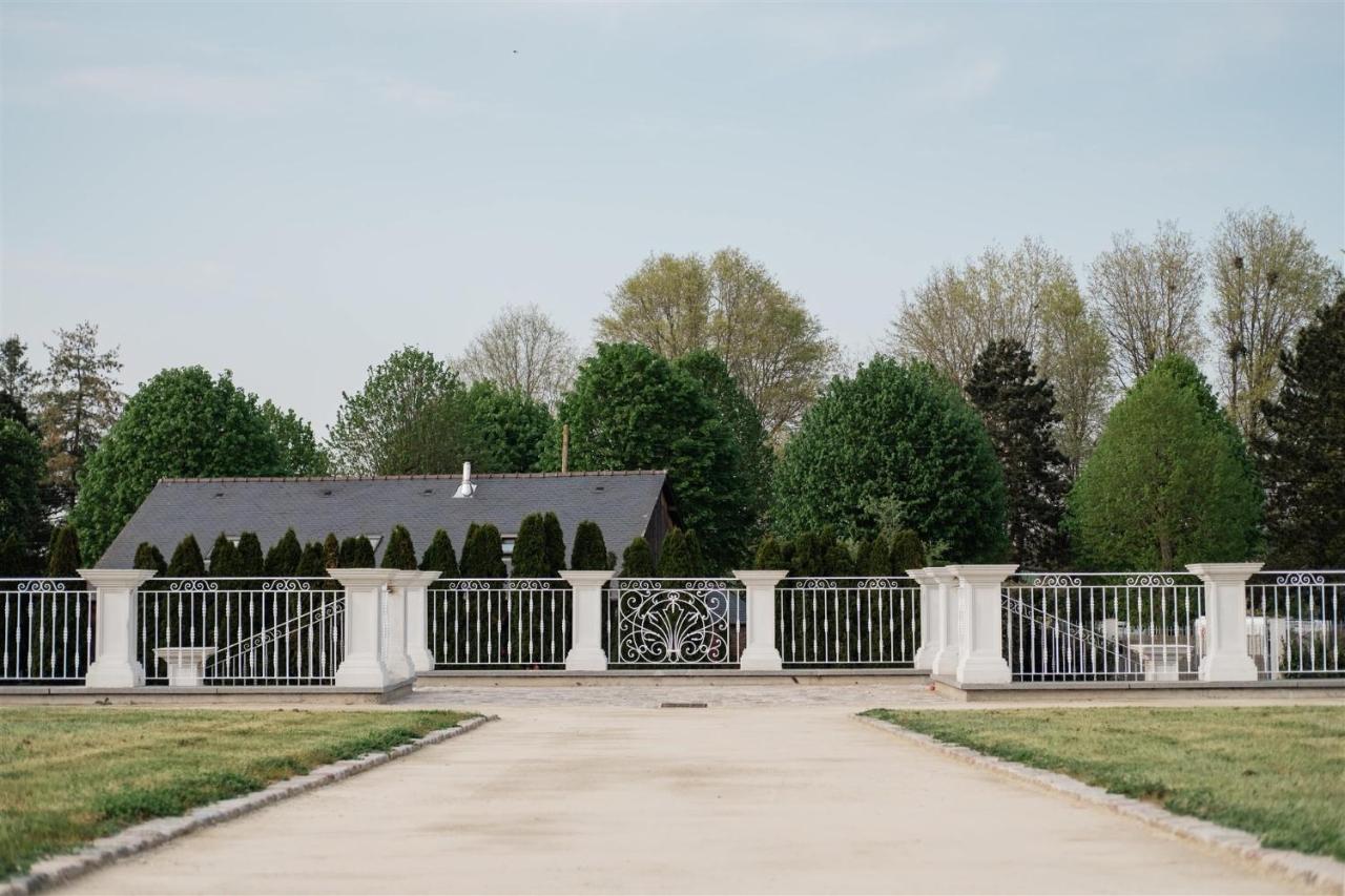 مبيت وإفطار Tinténiac Domaine Les Jardins Darsene المظهر الخارجي الصورة